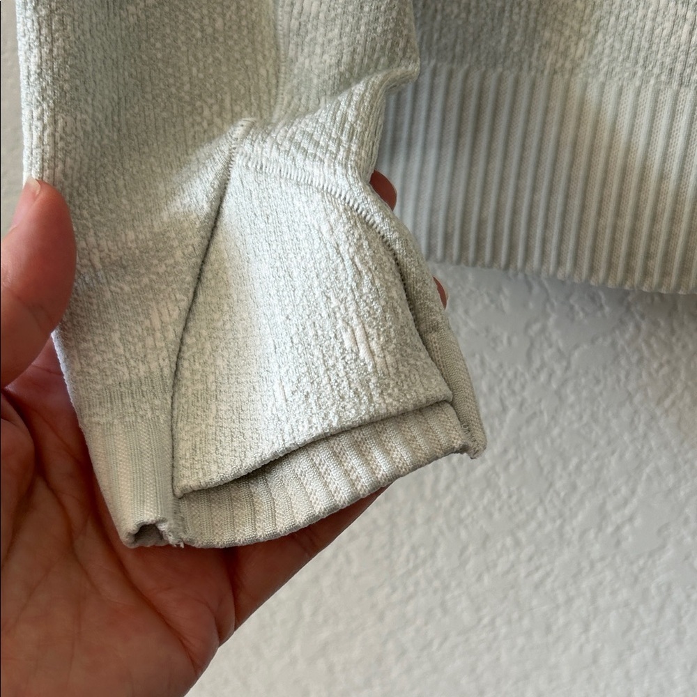 lululemon athletica textured Crew neck top - Picture 2 of 5
